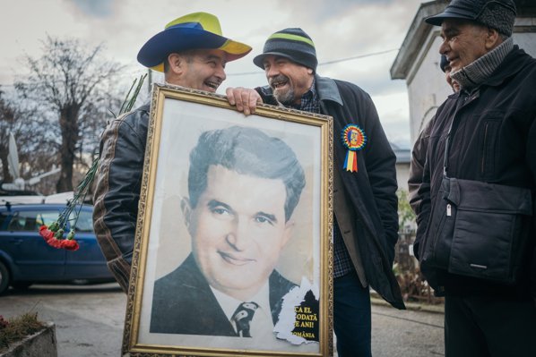 nostalgici la mormântul lui ceaușescu