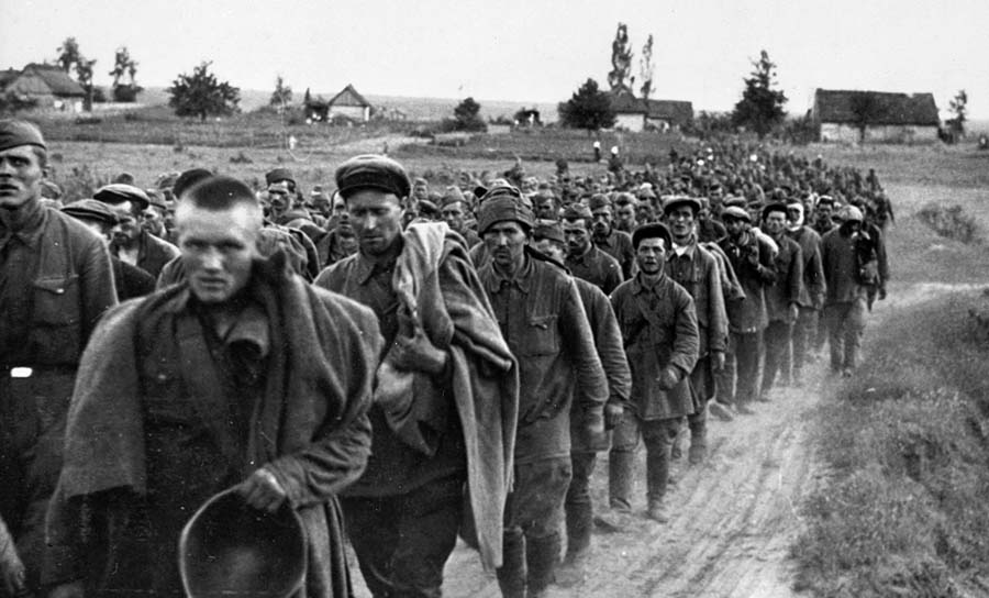 soldați sovietici luați prizonieri