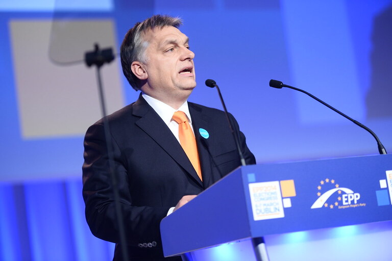 victor orban ținând discurs pentru epp