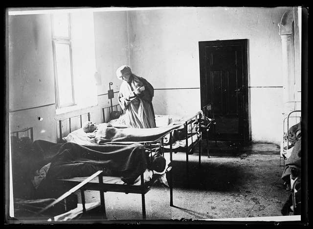 pacient bolnav de tifos