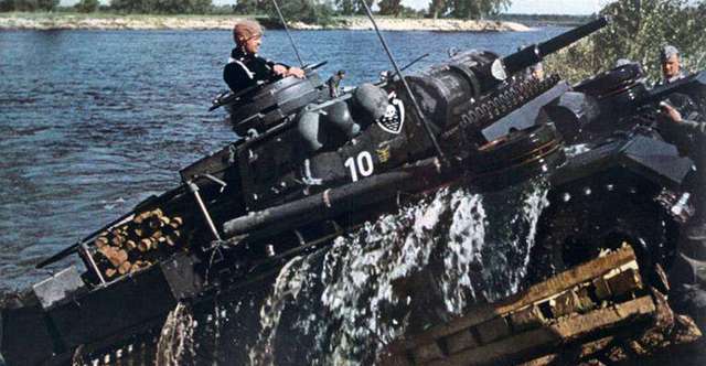 tanc panzer în râu
