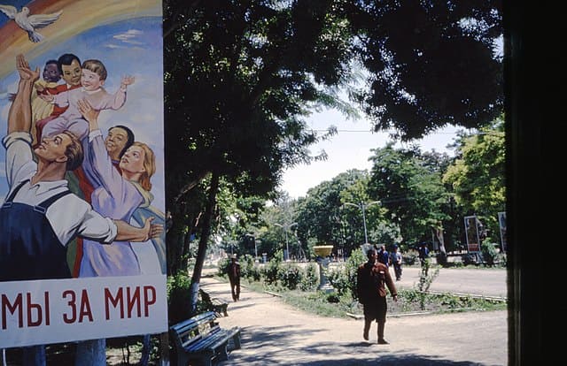 poster sovietic despre pace