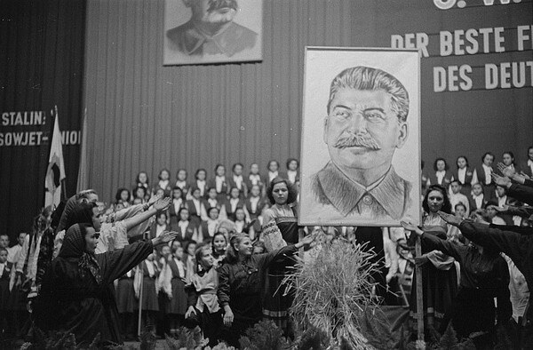 cult al personalității pentru stalin în leipzig