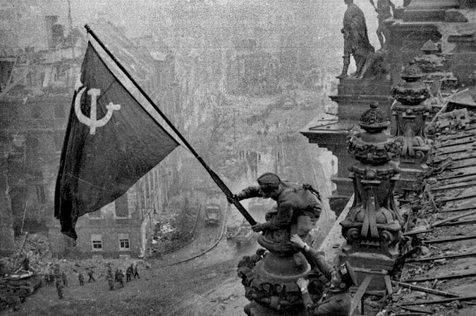 steagul sovietic deasupra reichstag