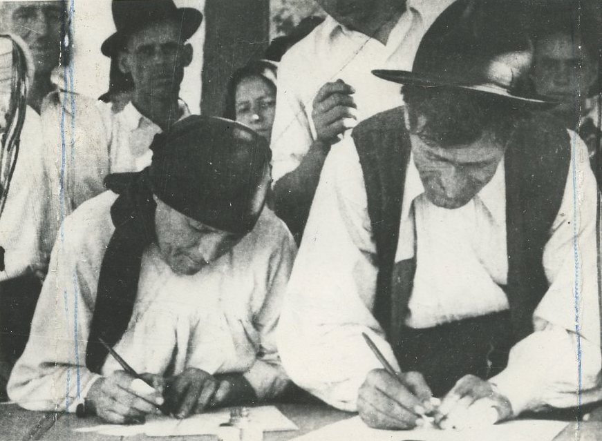 țărani români în comunism