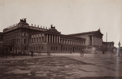 poză veche cu clădirea parlamentului din viena