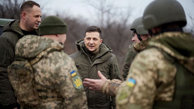 zelensky și soldați ucraineni